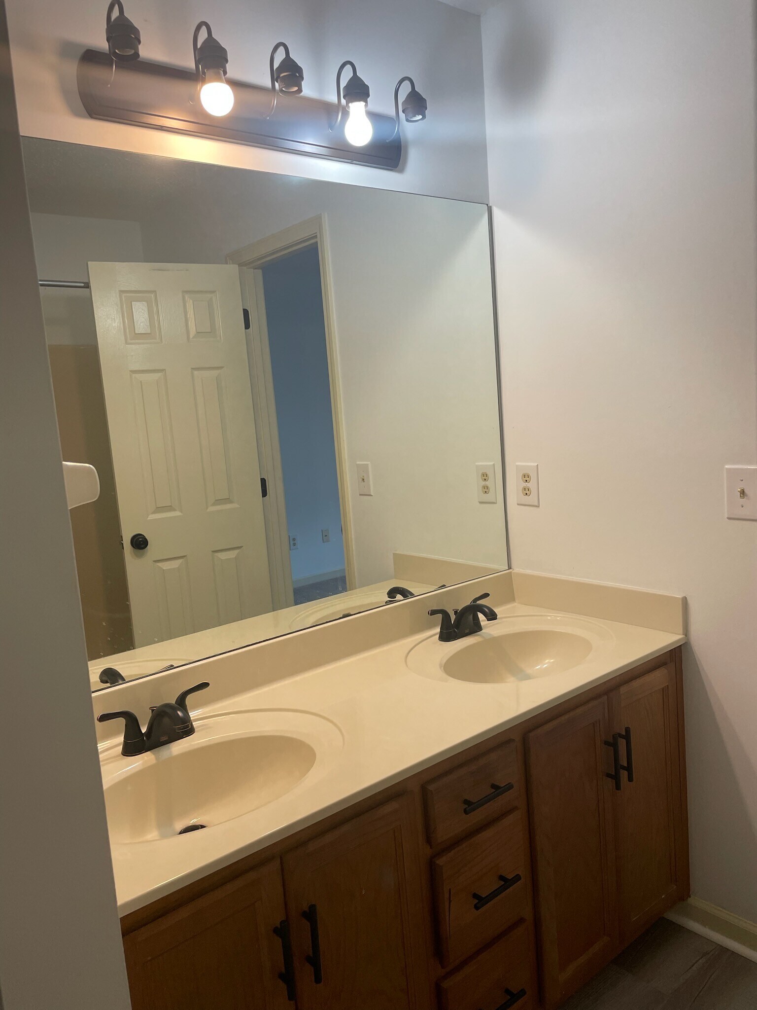Building Photo - 629 Wilderness Trl