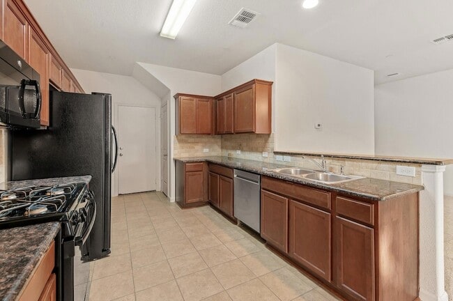 Building Photo - 1620 Bryant Dr