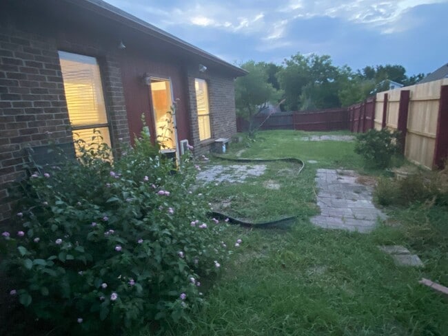 Building Photo - 1007 Dandelion Dr