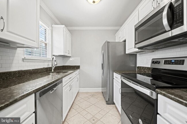 Building Photo - 2362 Hunters Square Ct