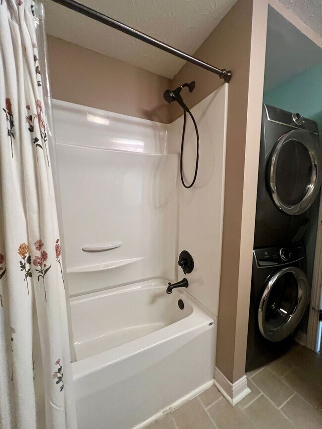 Building Photo - Gorgeous brick home with room to roam!