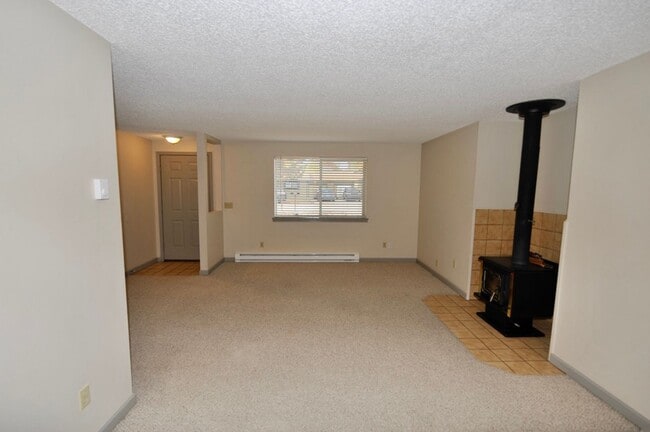 Building Photo - 2 bed 2 bath Hayden rancher duplex