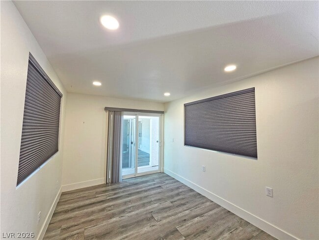 Building Photo - 3630 E Vineyard Dr