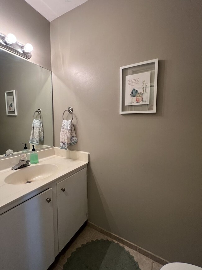 Building Photo - Updated End-Unit Townhouse in York County