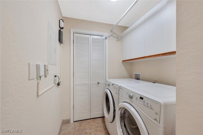 Building Photo - 818 Tanbark Dr