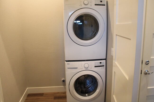 Building Photo - Gorgeous 3 Bedroom, 2 Bath Home in Rural D...