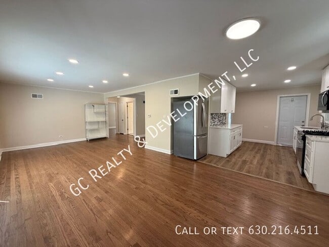 Building Photo - 318 S Hale St