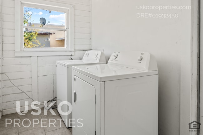 Building Photo - 808 Main St