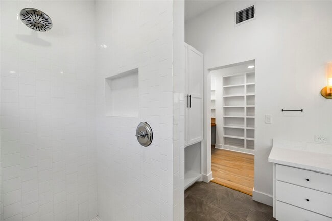 Building Photo - 1129 Euclid St