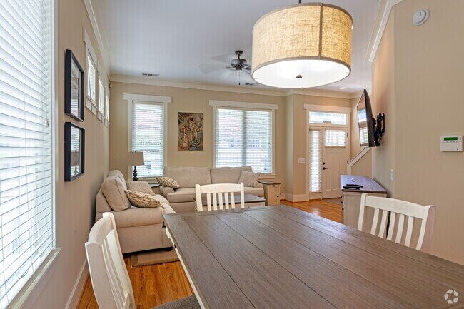 Building Photo - Leasing for FALL 2026! 3Bed/3Bath Townhouse walking distance to FSU! $850/room! FULLY FURNISHED!