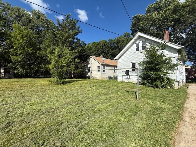 Building Photo - 5113 N 38th St