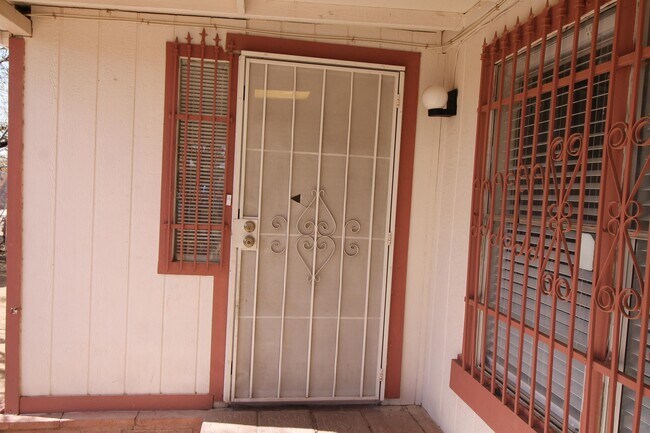 Building Photo - 5002 S 11th Ave