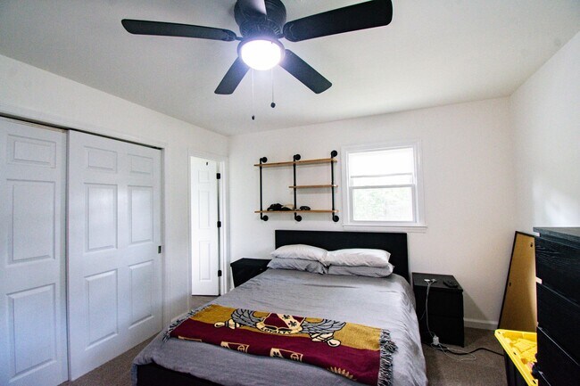 Building Photo - Coming Soon! 4 Bedroom 2 Bathroom Home: Pets Okay!