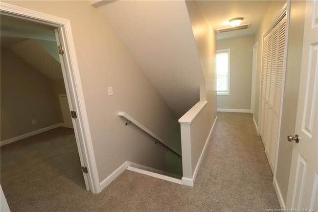 Building Photo - 104 Rainmist Cir