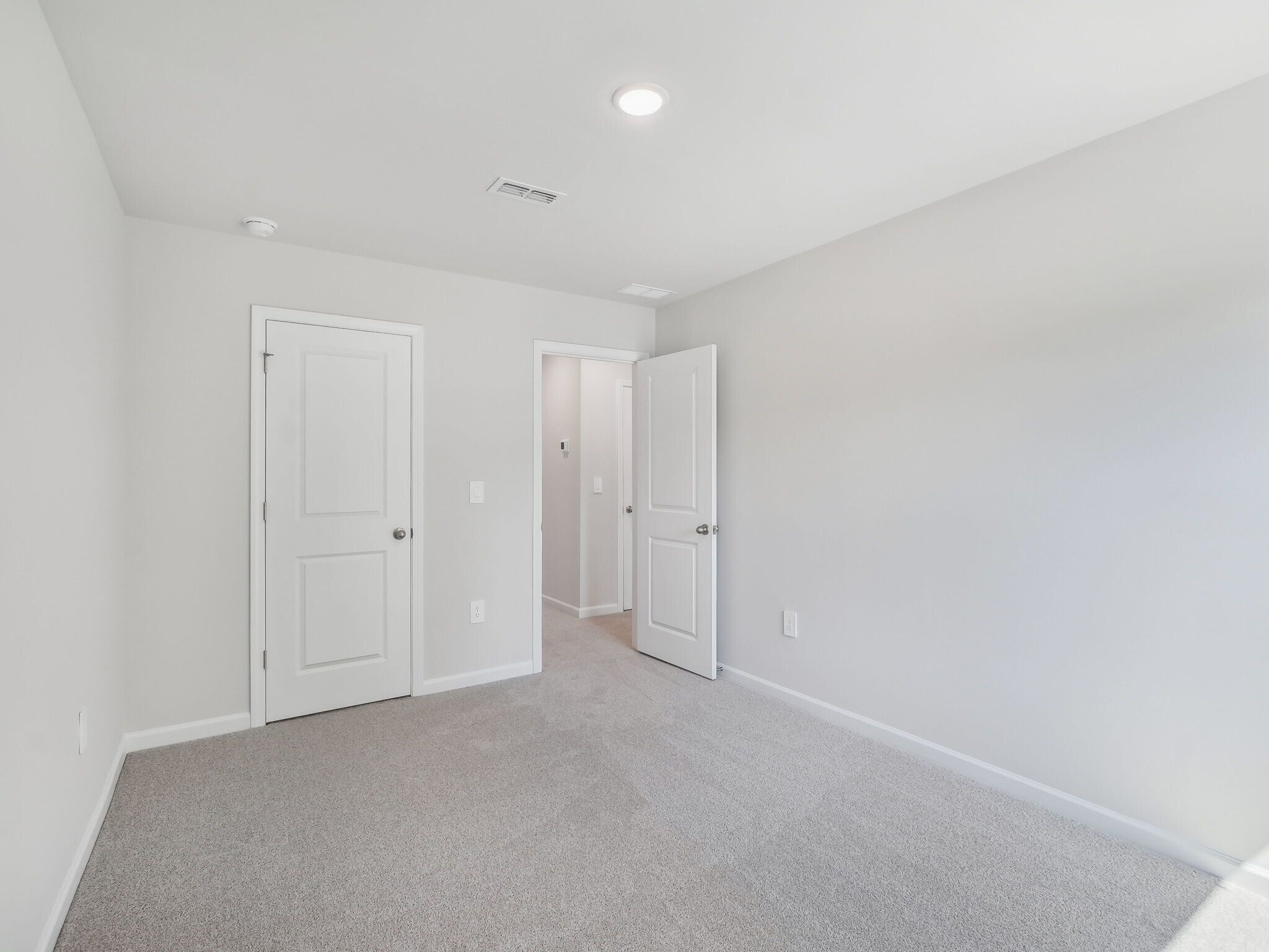 Building Photo - 702 Southland Dr