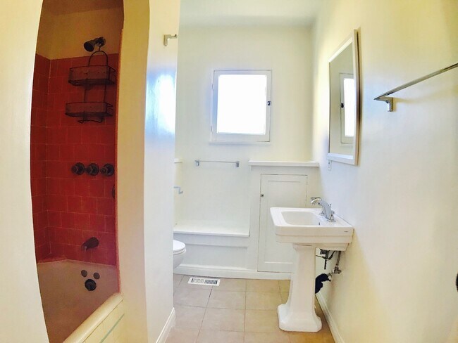 Building Photo - SFM Remodeled Home In Glendale with a Large Backyard.