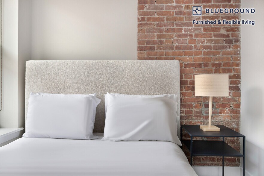 Building Photo - 515 W 47th St