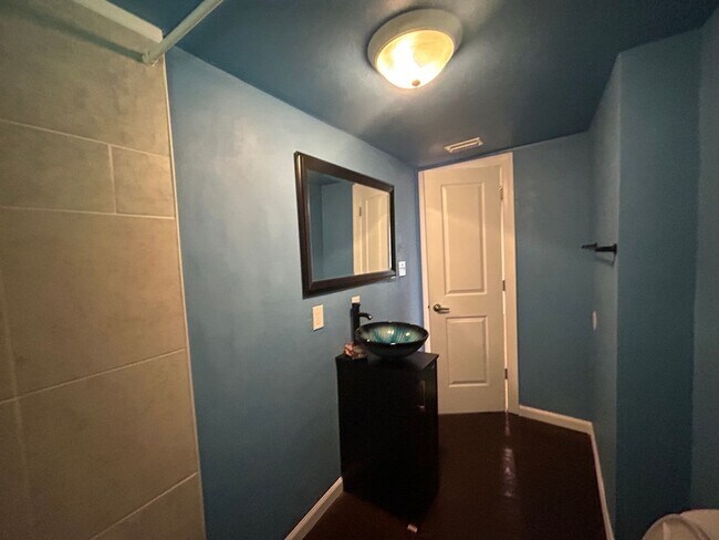 Building Photo - Charming 2 bedroom, 2 bath + bonus office ...