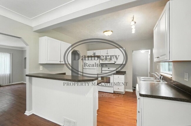 Building Photo - 822 Searles Rd