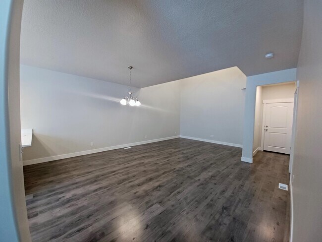Building Photo - 2021 N 3960 W