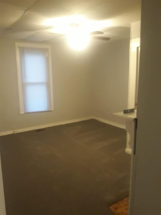 Building Photo - Conveniently Located Awesome 2 Bedroom Hom...