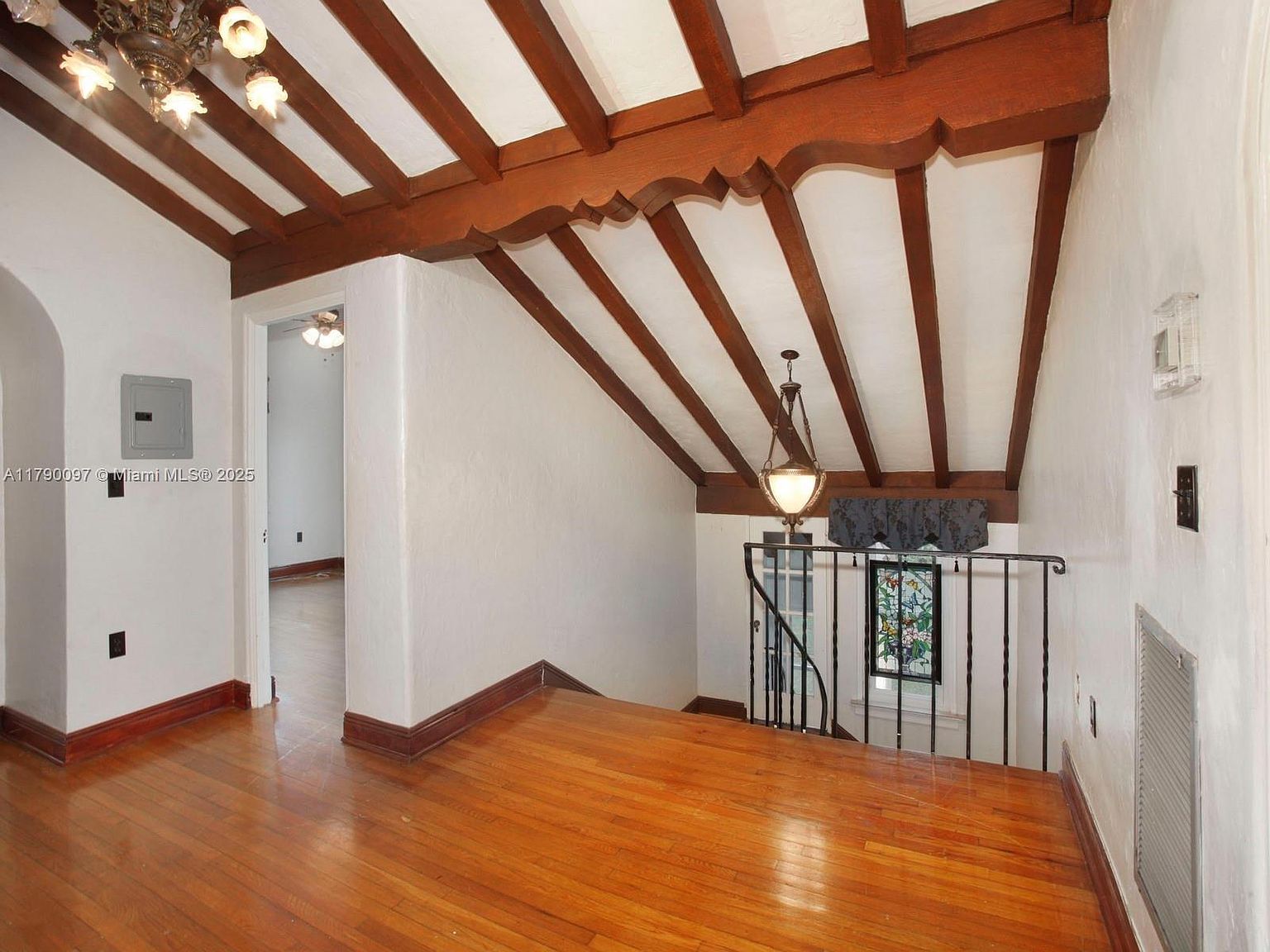 Building Photo - 339 NE 96th St