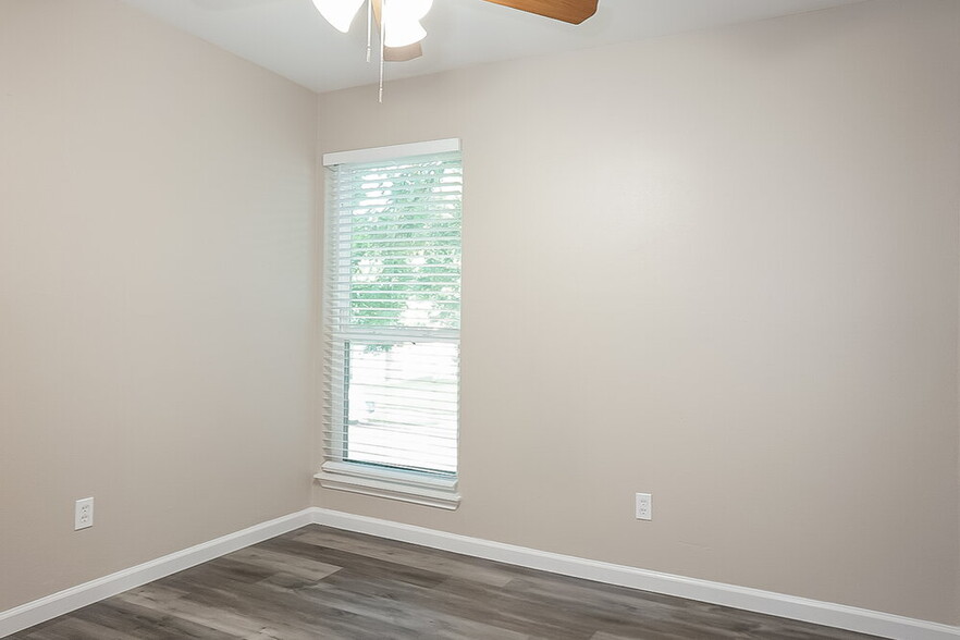Building Photo - 10842 Riana Dr