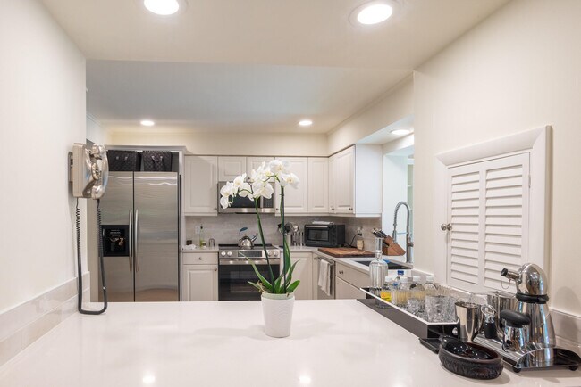 Building Photo - 3372 SE Court Dr