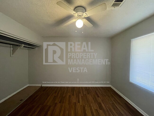 Building Photo - 251 Randy Cir