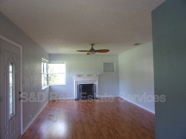 Building Photo - 826 Hollingsworth Rd