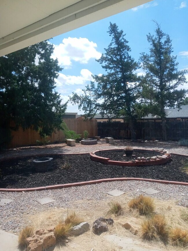 Building Photo - RIO RANCHO-FOUR BEDROOM HOUSE-Furnished