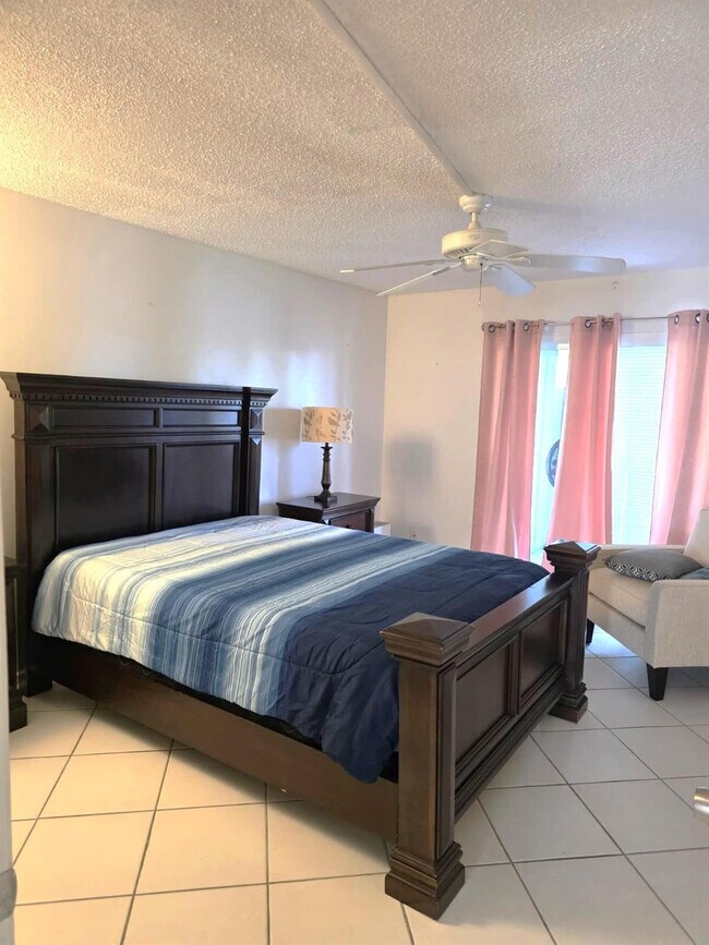 Building Photo - 3028 Harwood D