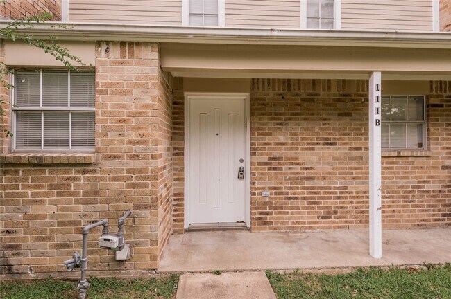 Building Photo - 111B Normal Park Dr