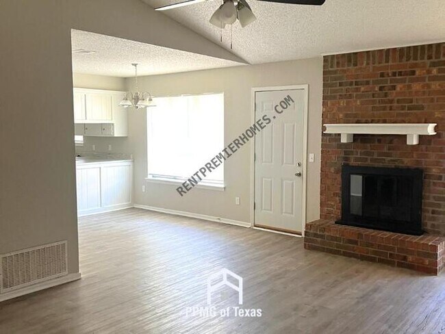 Building Photo - 1812 Mark Trail