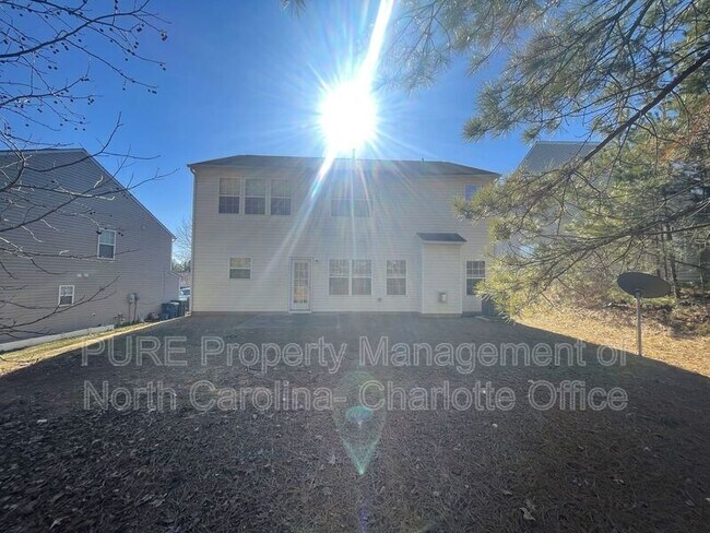 Building Photo - 705 Weeping Willow Dr