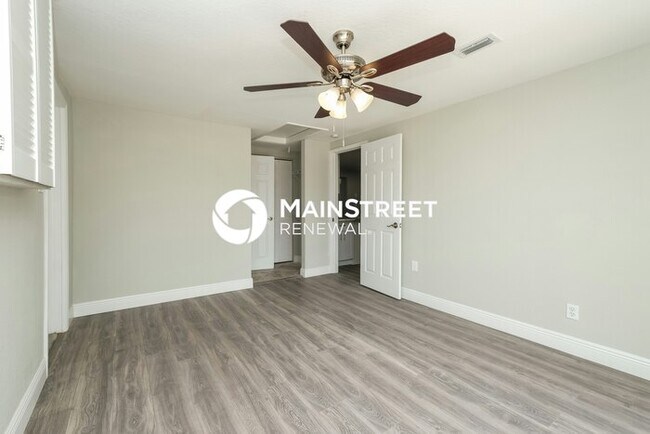 Building Photo - 3 Bedroom Pet-Friendly Home in HOLIDAY, FL with Main Street Renewal