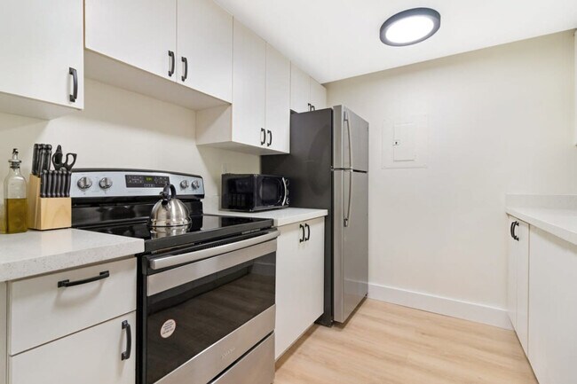 Building Photo - 1300 Collins Ave