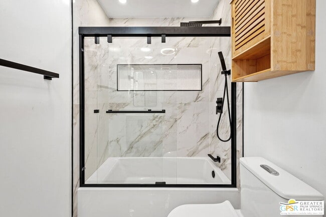 Building Photo - 2435 Wayne Rd