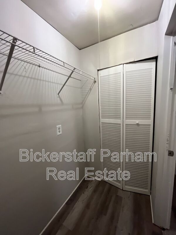 Building Photo - 2300 Welch Dr