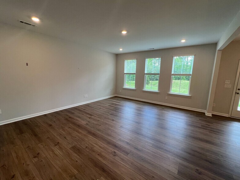 Building Photo - 427 White Oak Gdn Wy