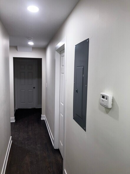 Building Photo - 6634 S Minerva Ave