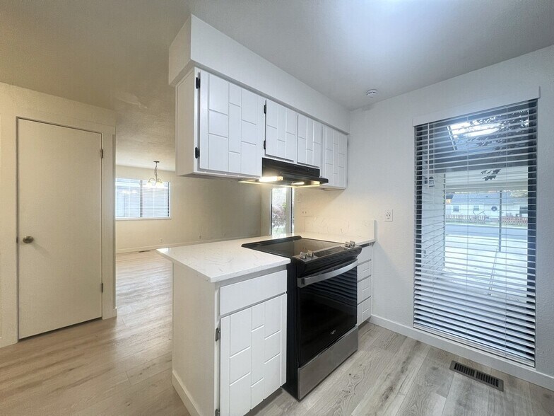 Building Photo - 2004 S Leadville Ave