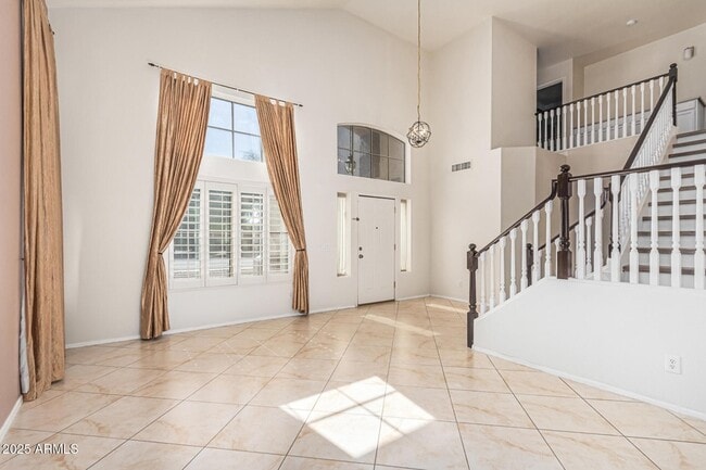 Building Photo - 602 W Canary Way