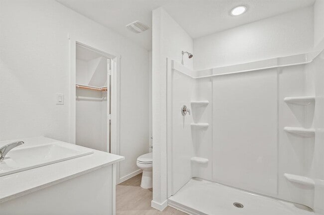 Building Photo - 2413 Legends Crk