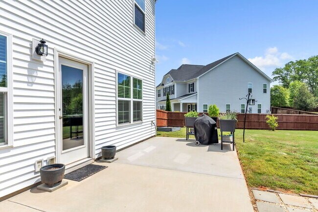 Building Photo - Charming 4-Bed Retreat with Fireplace – Spacious 2631 Sq Ft in Easley, SC, Zoned for Wren Schools