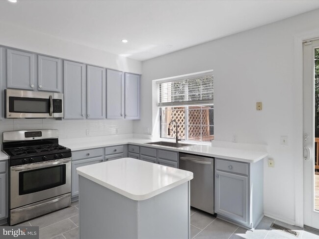 Building Photo - 5129 Beauregard St