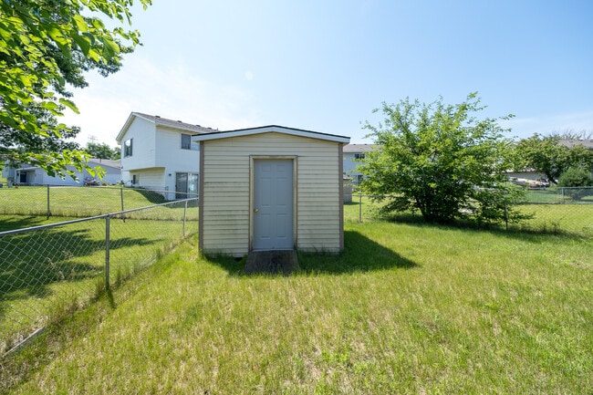 Building Photo - 624 McIntosh Ct
