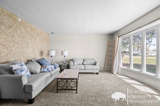 Building Photo - Charming Country Home on 2 Acres | 5 Bed | 3 Bath | Blackfoot, ID