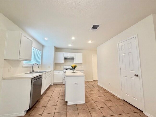 Building Photo - 22807 Red Leo Ln