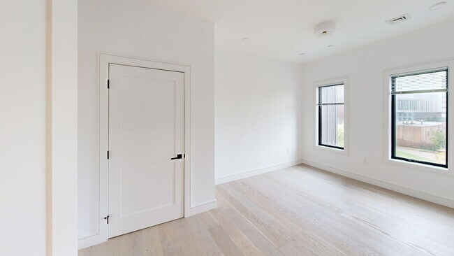 Building Photo - Luxurious Allston 2bd/2ba with washer/dryer in Unit!